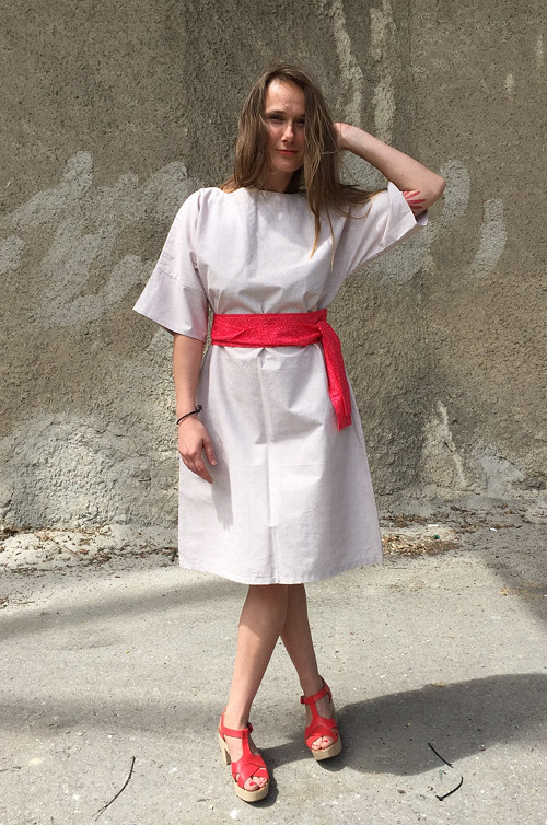 Béžová tunika s páskem — foto 1
