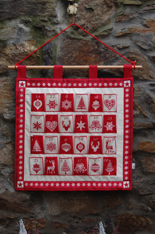 Adventní kalendář - barevné stromečky — foto 1
