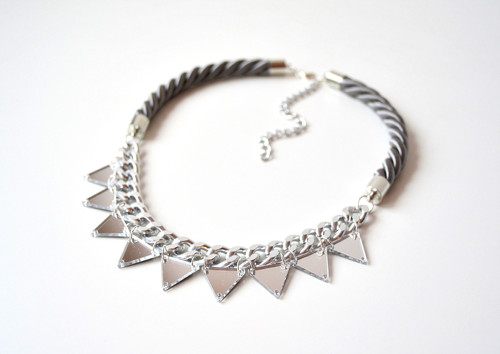 Náhrdelník Grey Mirror Triangles — foto 1