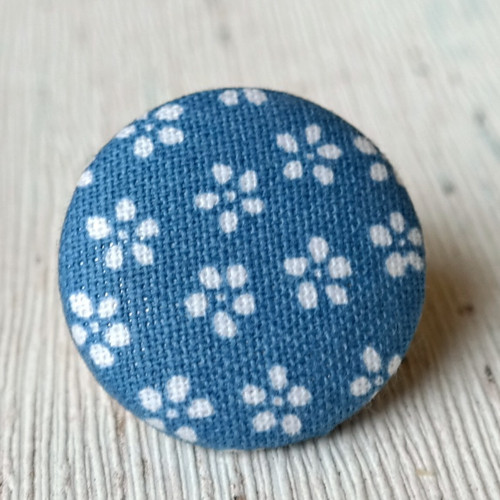 Buttonek, brož — foto 1