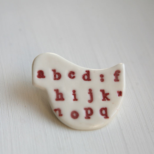 Messinger Red (porcelánová brož) — foto 1