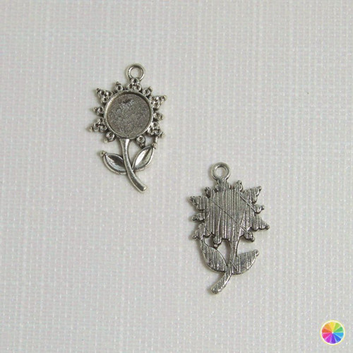 Přívěsek kytička 28x16mm lůžko 9mm