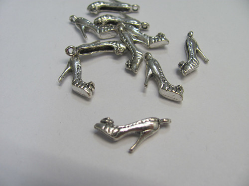 Přívěsek lodička /střevíček 15x12 mm - 11 ks