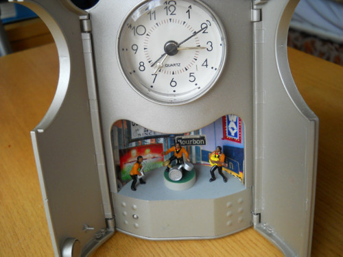 Budík hraje swing — foto 1
