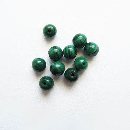 Malachit pravý korálky vrtané, 4 mm, 5 kusů