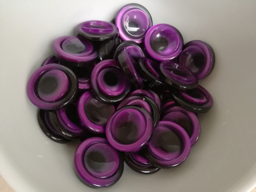 Černofialové knoflíky po babičce 28 ks
