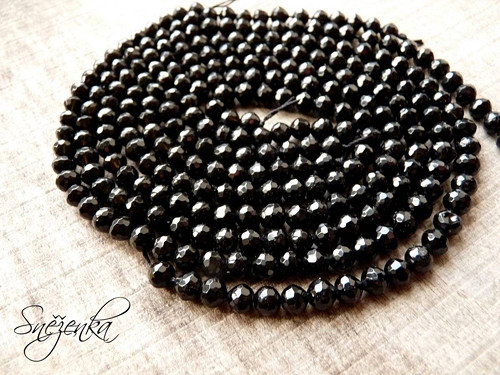 Přírodní minerál černý broušená kulička 6 mm, 4 ks