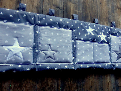 Kapsář za postel..v odstínech šedé..200x50 — foto 1