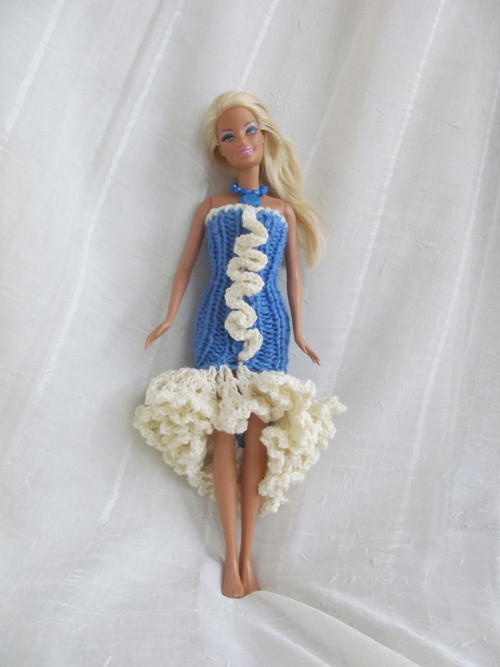 Volánkové modré šaty pro Barbie — foto 1