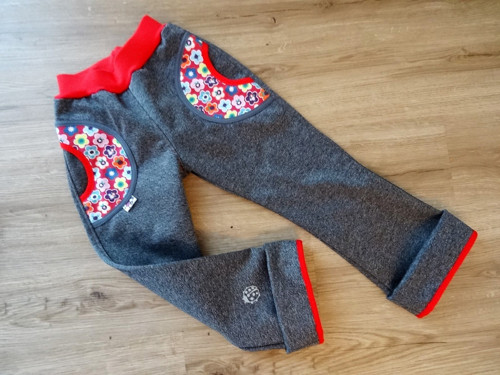 Melírované softshellové kalhoty s kytičkami