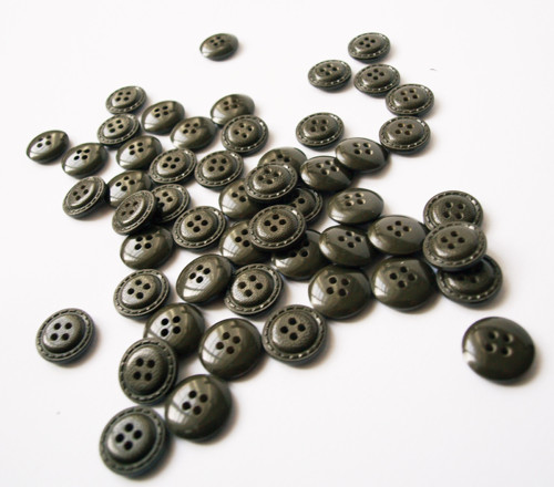 Knoflíky khaki barvy
