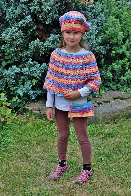 Dětský set -pončo, baretka a kabelka — foto 1