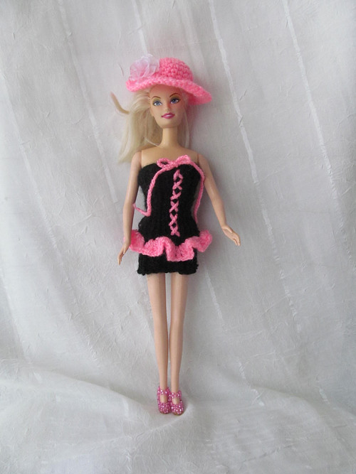 Šatičky a klobouček pro Barbie — foto 1