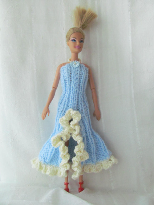 Něžně modré šaty pro Barbie — foto 1