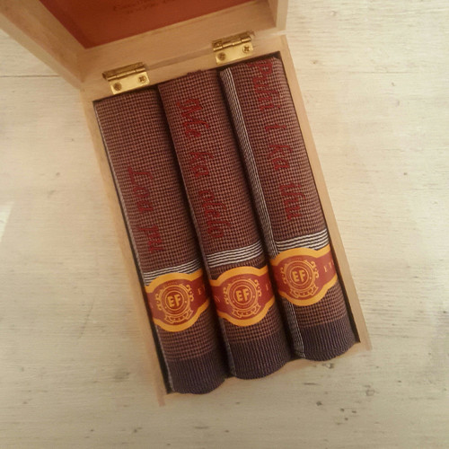 Pánské kapesníky s monogramem v krabičce — foto 1