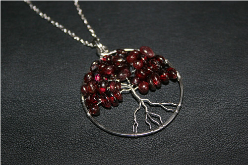 Amulet - GRANÁT - STROM ŽIVOTA - chirurgická ocel