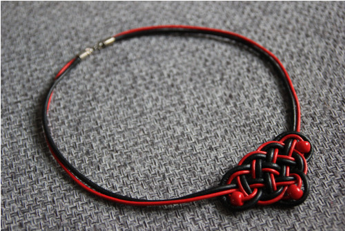 Kožený náhrdelník Celtic Red — foto 1