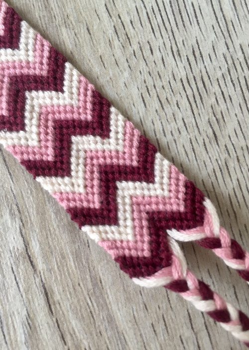 Vínový ombré chevron