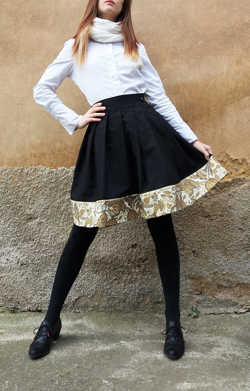 Černá S Královským Lemem — foto 1