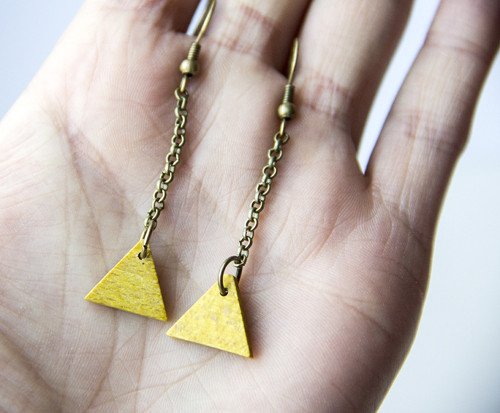 Dřevěné náušnice pyramida — foto 1
