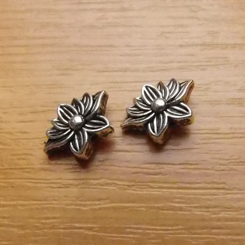 Lotosový květ - starostříbro - 13x9mm - 2 kusy