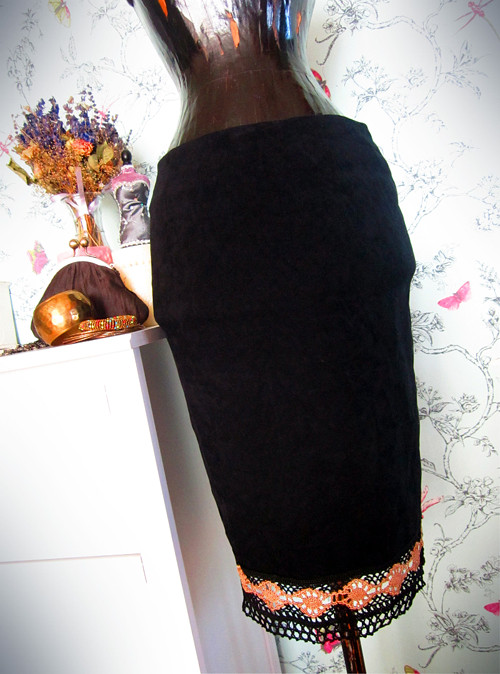 Sukně elegantní s bordurou háčkovanou — foto 1