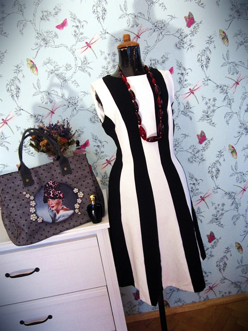 Šaty black&white stripes — foto 1