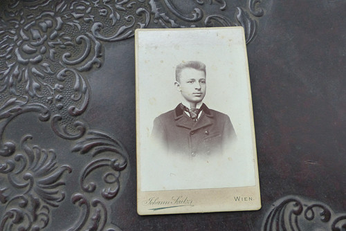 Viktor... kabinetní fotografie