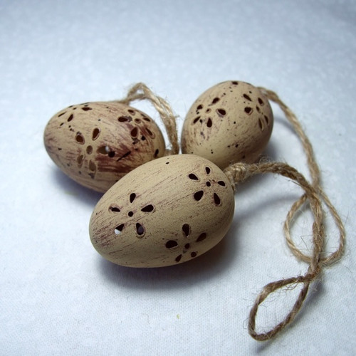 Umělé kraslice SVĚTLE HNĚDÉ 4 cm (3 ks) — foto 1