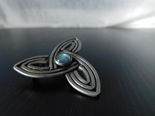 Triquetra — foto 1