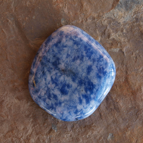 Sodalit-granit , placka 27 x 30 mm — foto 1