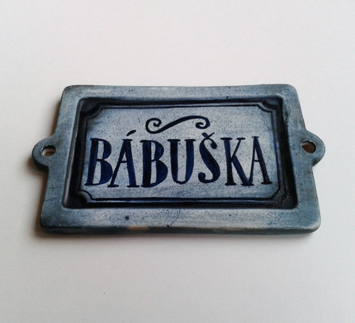 Bábuška (keramická cedulka) — foto 1
