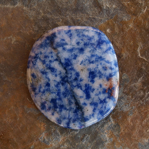 Sodalit-granit , placka 35 x 32 mm — foto 1