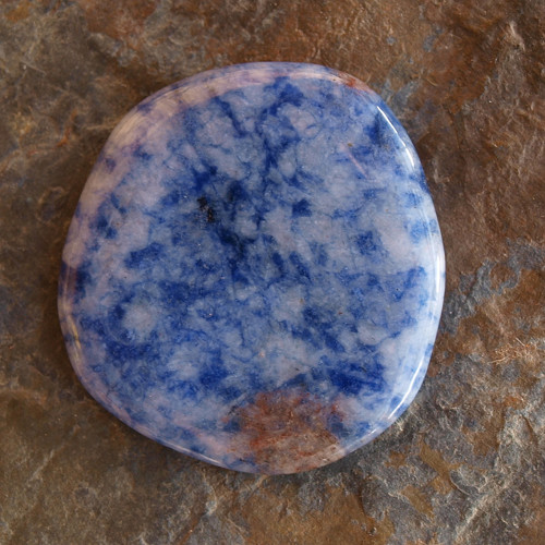 Sodalit-granit , placka 36 x 34 mm — foto 1