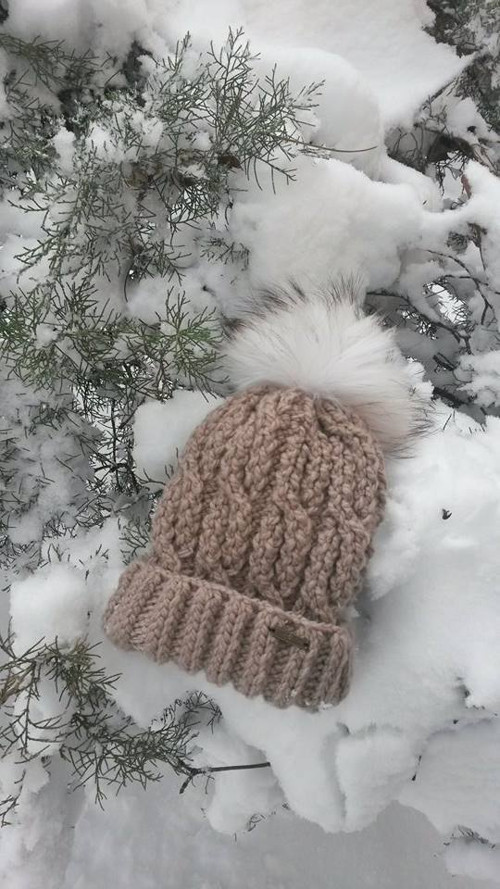 Čepice s kožešinovou bambulí — foto 1