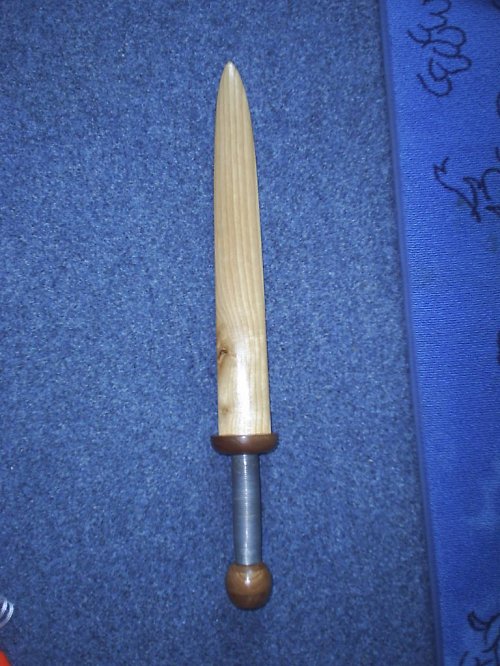 Dřevěný meč-gladius — foto 1