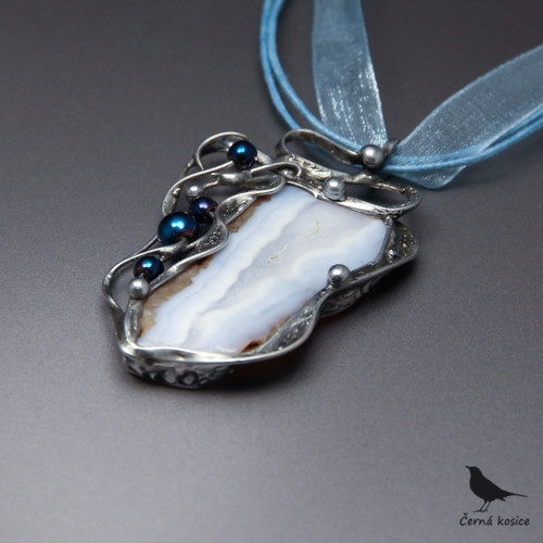 V lázních (Chalcedon + Hematit) - náhrdelník — foto 1