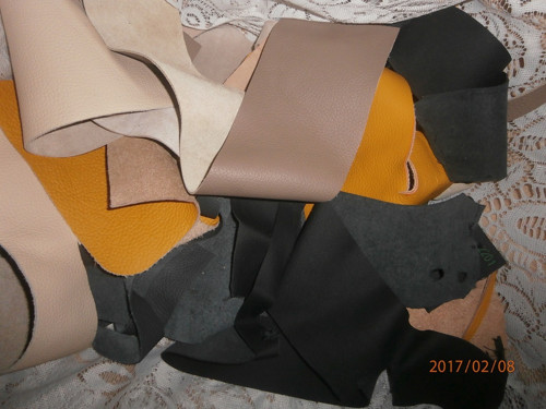 ODŘEZKY KŮŽÍ — foto 1