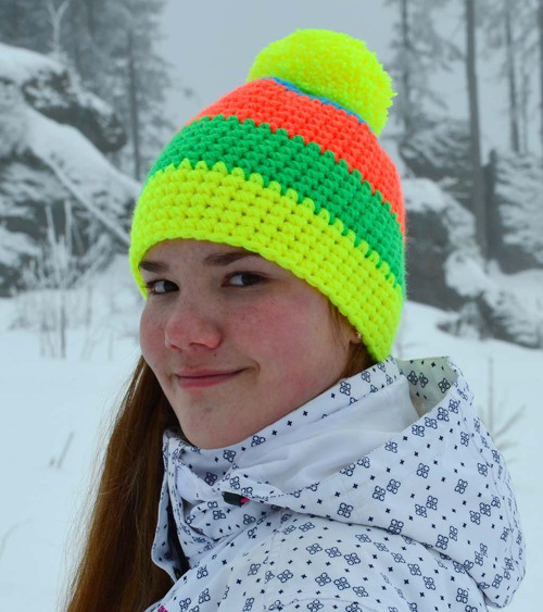 Čepice NEON YELLOW ORANGE háčkovaná s bambulí