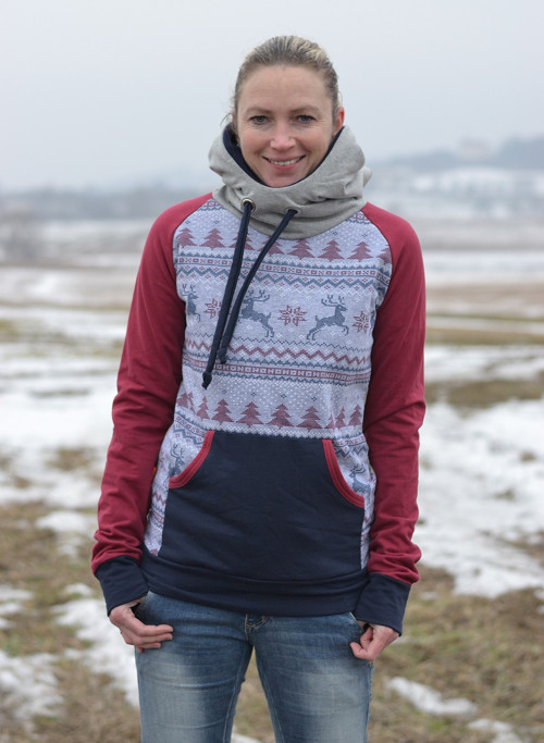 Tříbarevná mikina — foto 1