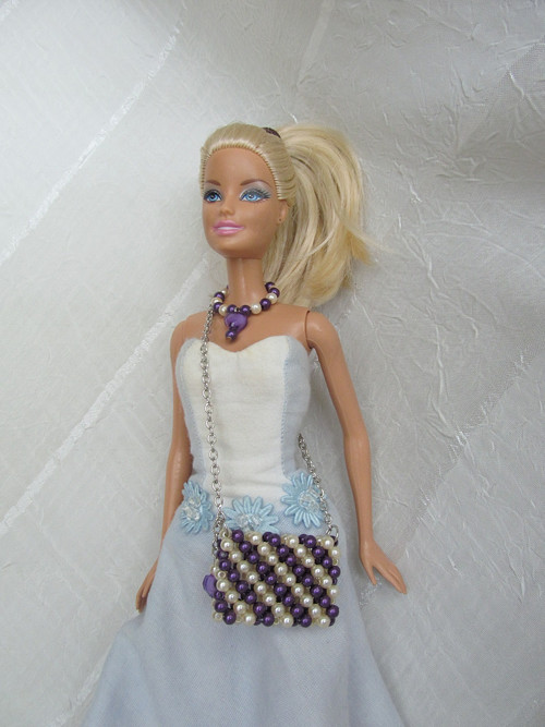 Kabelka a náhrdelník pro Barbie — foto 1