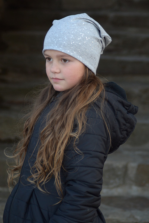 Čepička se stříbrnými hvězdičkami — foto 1
