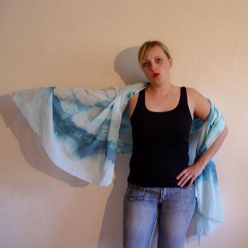 Dlouhý batikovaný šál — foto 1
