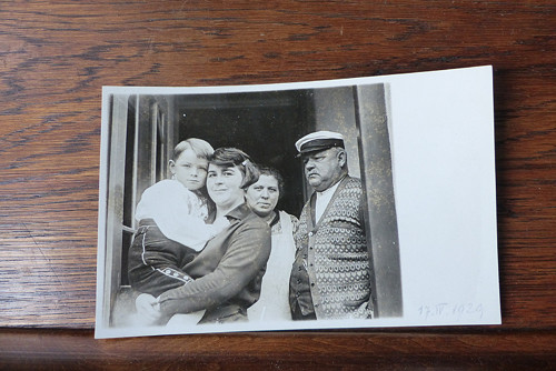 U babičky s dědou.. stará fotografie, 1929