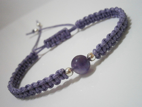 Fialový náramek s "Ametystem" (macramé) — foto 1