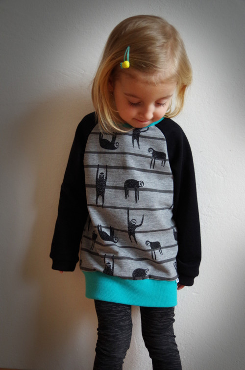 Unisex mikina s lenochody — foto 1
