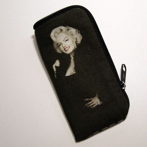 "Marilyn" futrál na mobil — foto 1