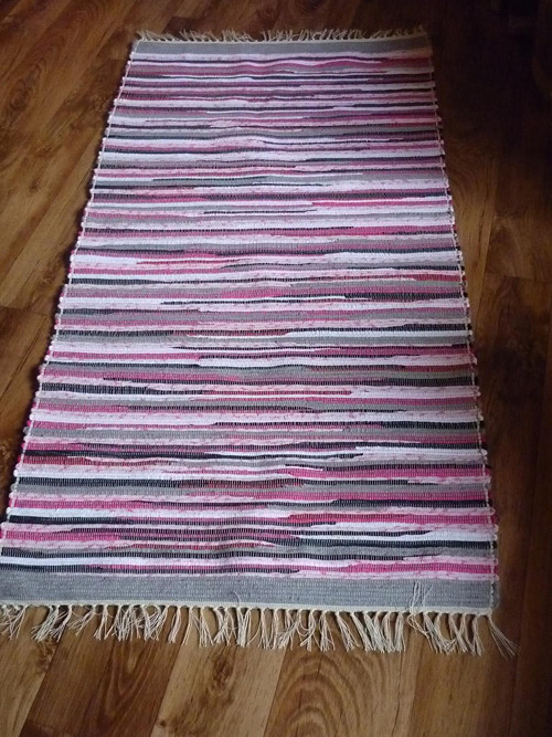 Ručně tkaný koberec 70 x 140 cm — foto 1