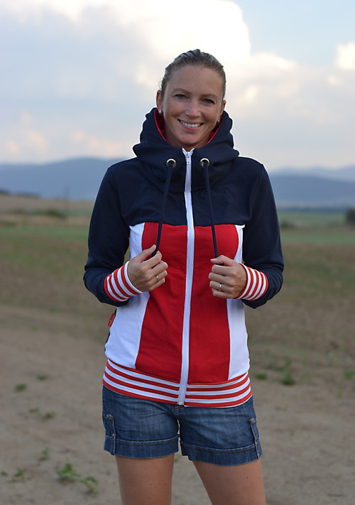 Tříbarevná mikina — foto 1