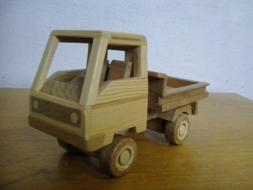 Dřevěné auto — foto 1